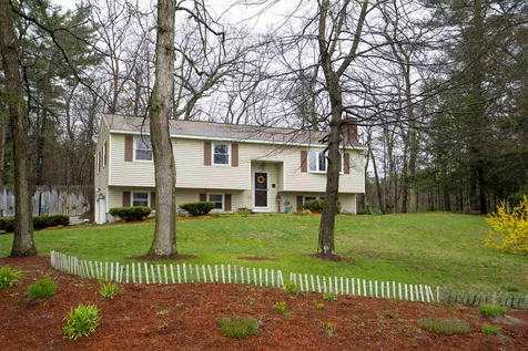14 Oak Drive Litchfield NH 03052