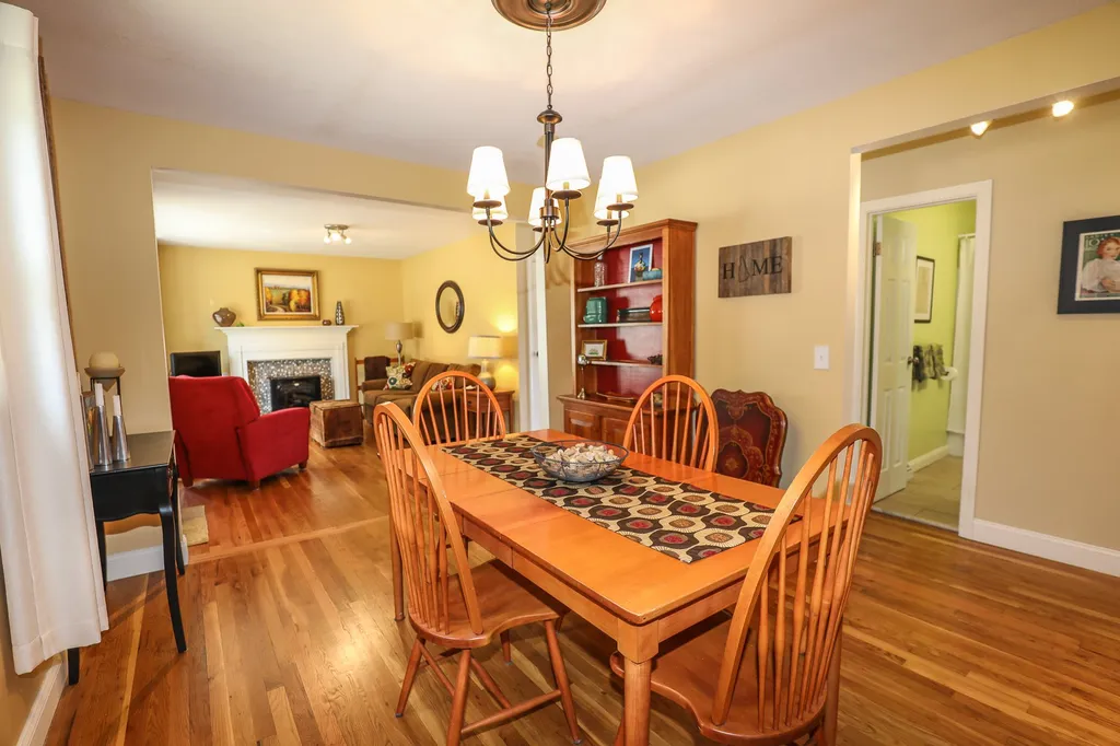 105 Oak Hill Avenue Manchester NH 03104