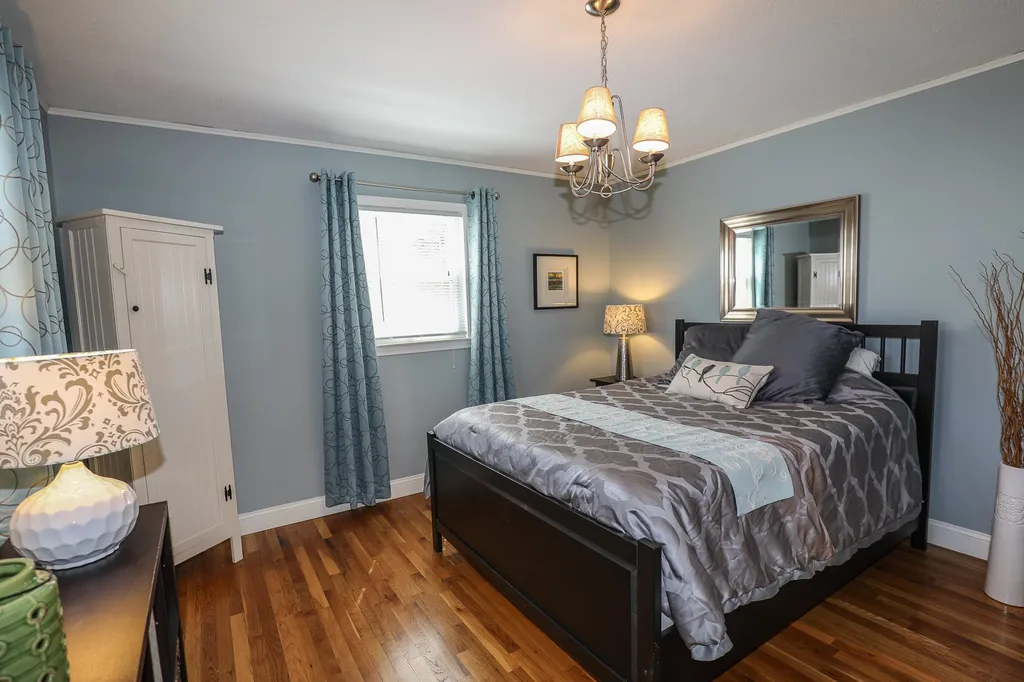 105 Oak Hill Avenue Manchester NH 03104