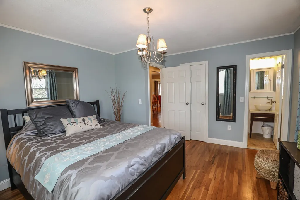 105 Oak Hill Avenue Manchester NH 03104