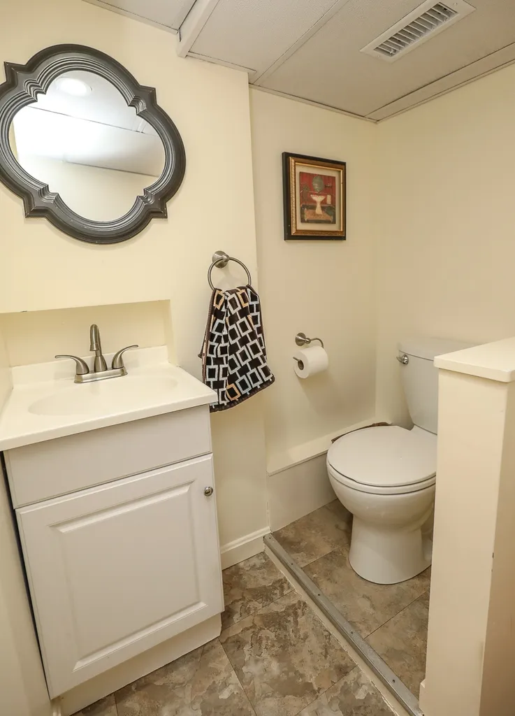 105 Oak Hill Avenue Manchester NH 03104