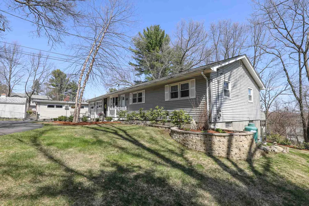 105 Oak Hill Avenue Manchester NH 03104