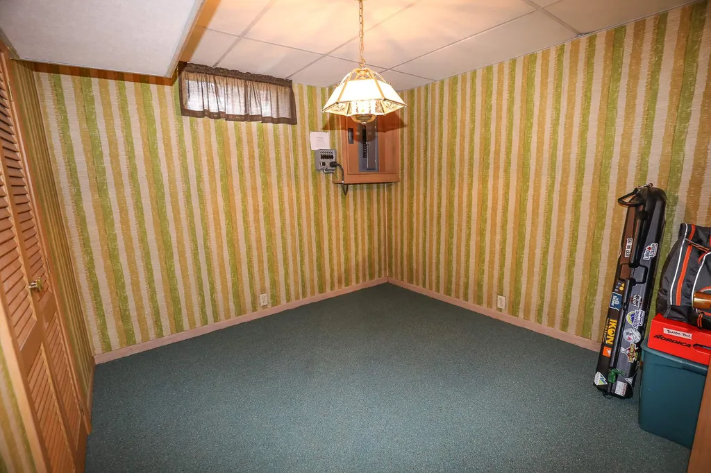 105 Oak Hill Avenue Manchester NH 03104