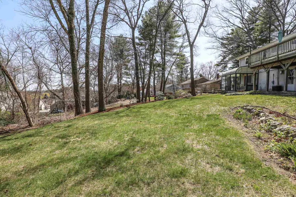 105 Oak Hill Avenue Manchester NH 03104