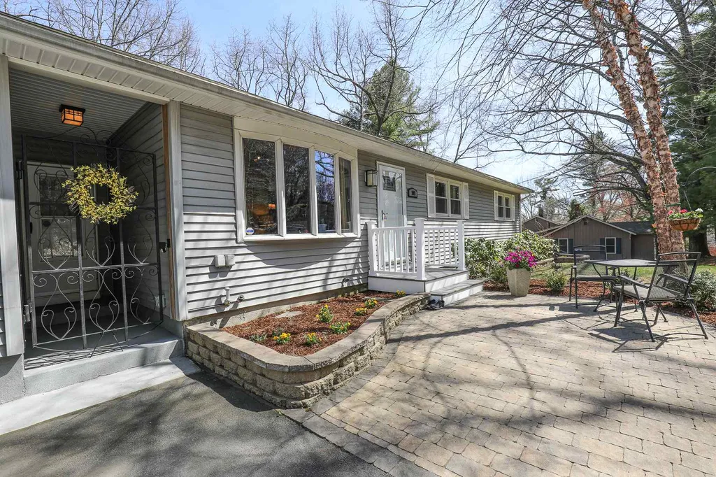 105 Oak Hill Avenue Manchester NH 03104