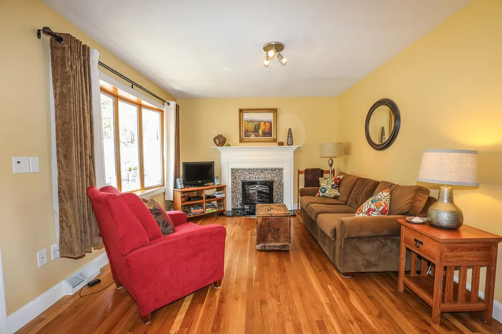 105 Oak Hill Avenue Manchester NH 03104