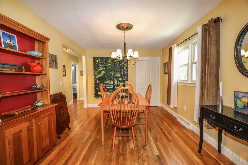 105 Oak Hill Avenue Manchester NH 03104