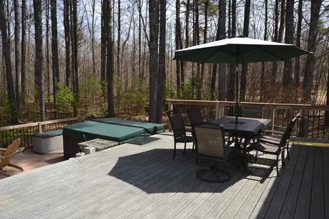 6 Dove Street Wolfeboro NH 03894