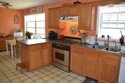 6 Dove Street Wolfeboro NH 03894
