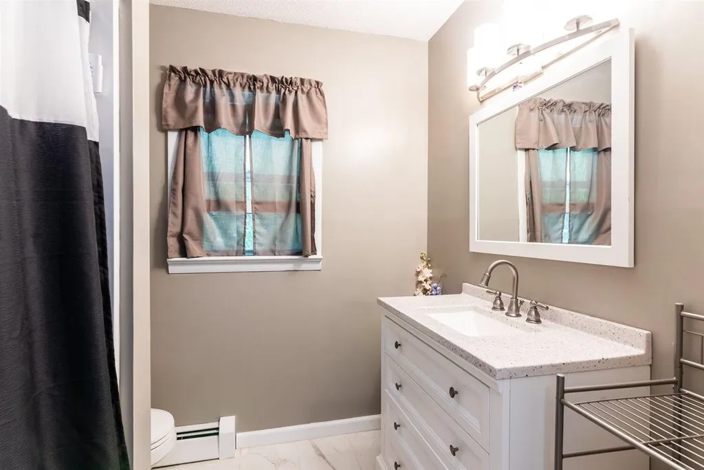 15 Bear Hill Road Newton NH 03858