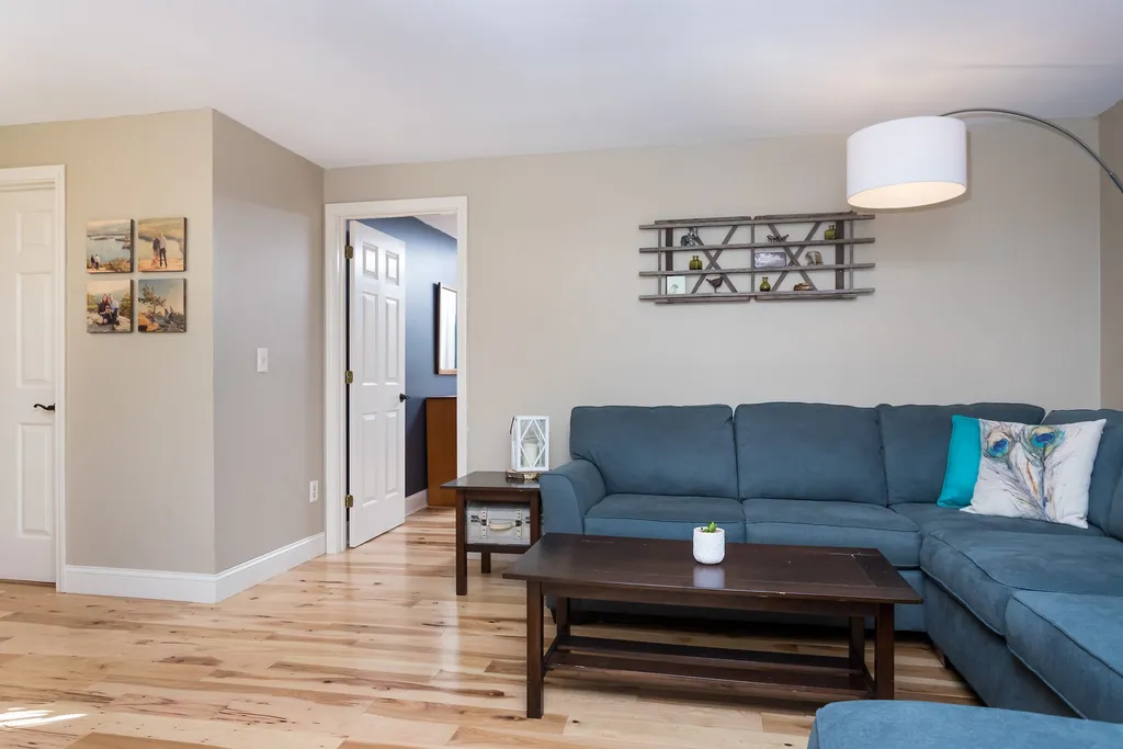 36 Washington Drive Raymond NH 03077