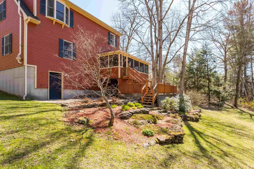 36 Washington Drive Raymond NH 03077