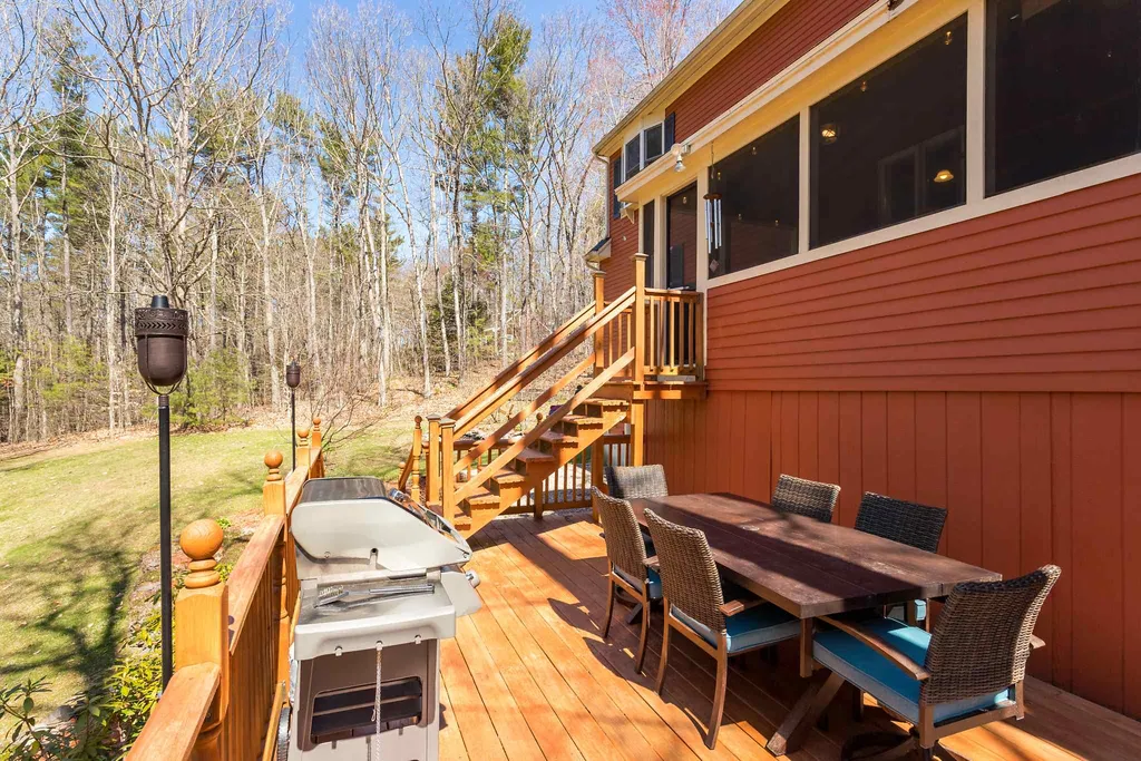 36 Washington Drive Raymond NH 03077