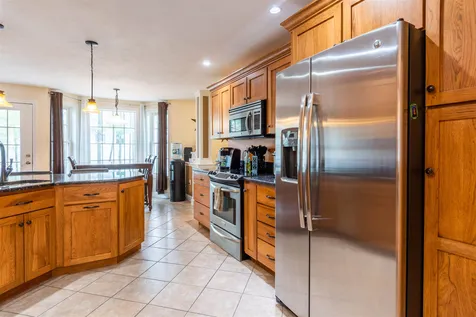 2 Lowther Place Nashua NH 03062