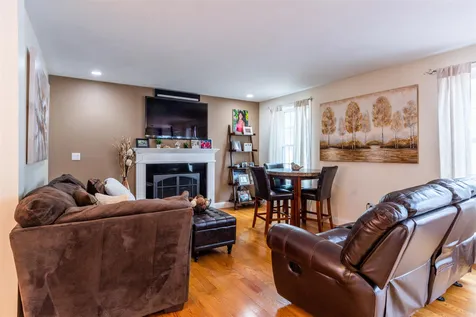 2 Lowther Place Nashua NH 03062