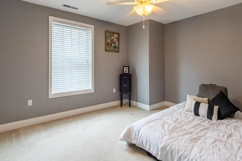 2 Lowther Place Nashua NH 03062