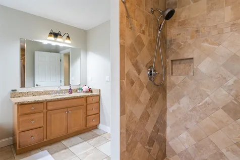 2 Lowther Place Nashua NH 03062