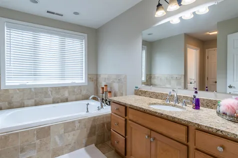 2 Lowther Place Nashua NH 03062