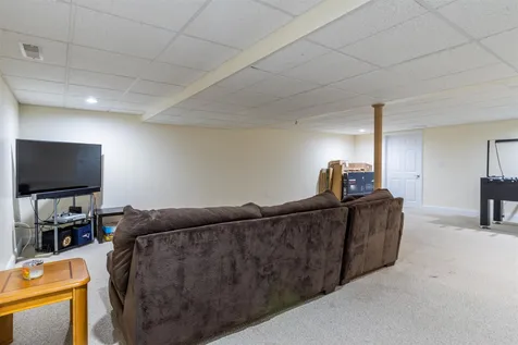 2 Lowther Place Nashua NH 03062