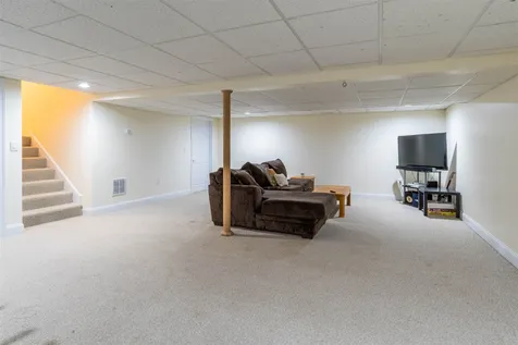 2 Lowther Place Nashua NH 03062