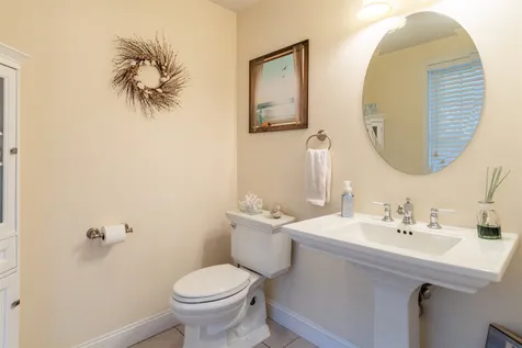 2 Lowther Place Nashua NH 03062