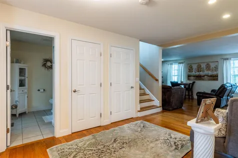 2 Lowther Place Nashua NH 03062