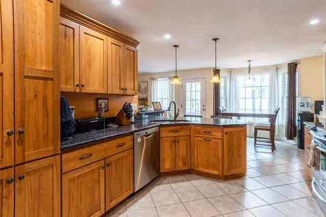 2 Lowther Place Nashua NH 03062