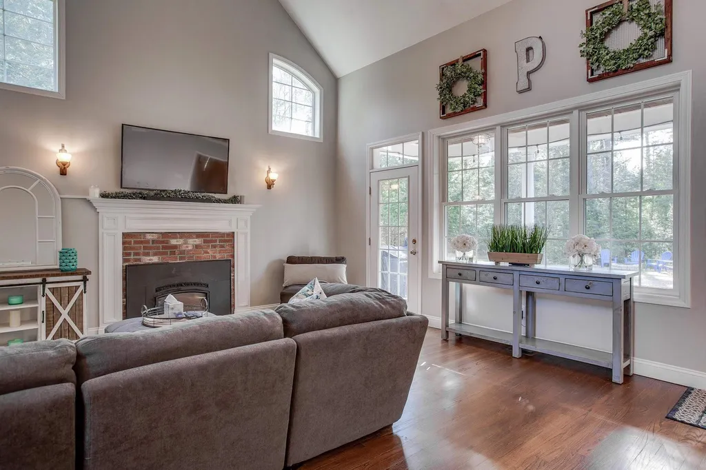 12 Warren Drive New Boston NH 03070