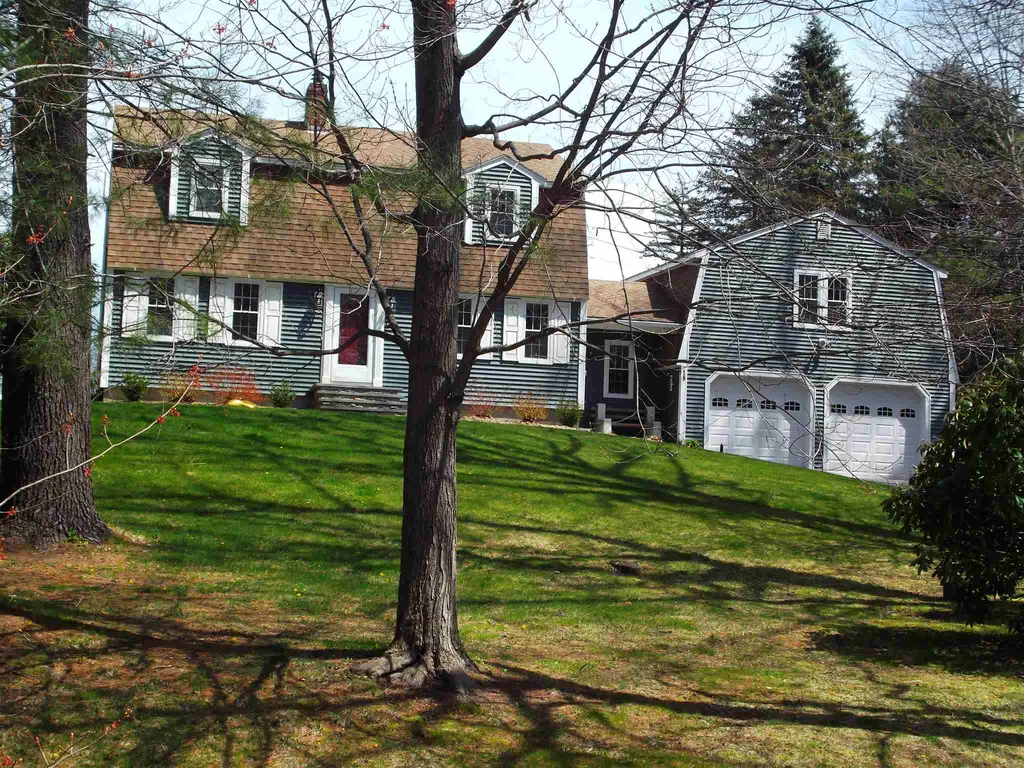 18 Holmgren Road Stratham NH 03885