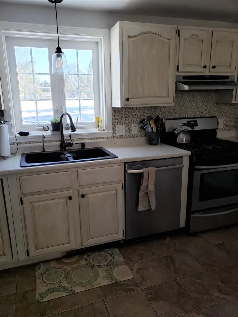 18 Holmgren Road Stratham NH 03885