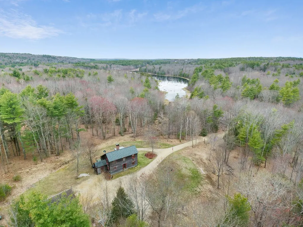 39 Perry Road Deerfield NH 03037