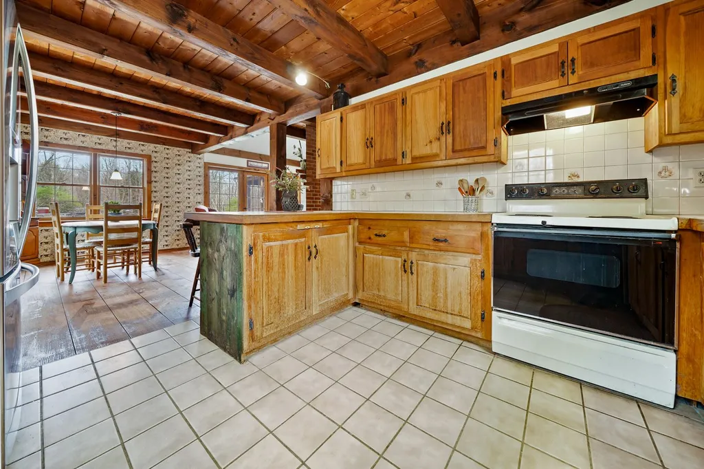 39 Perry Road Deerfield NH 03037