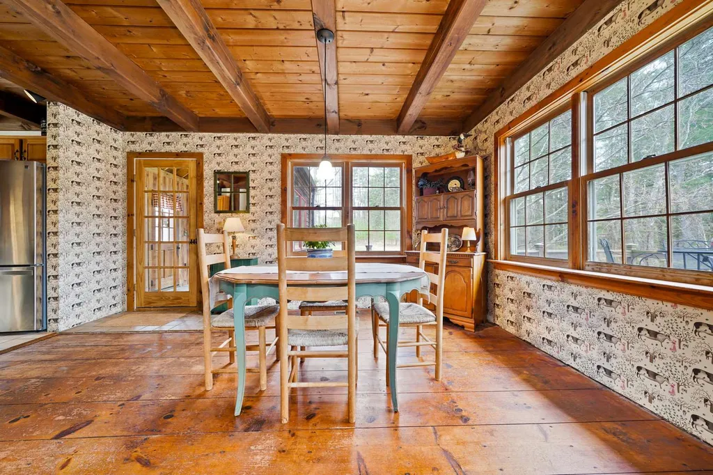 39 Perry Road Deerfield NH 03037