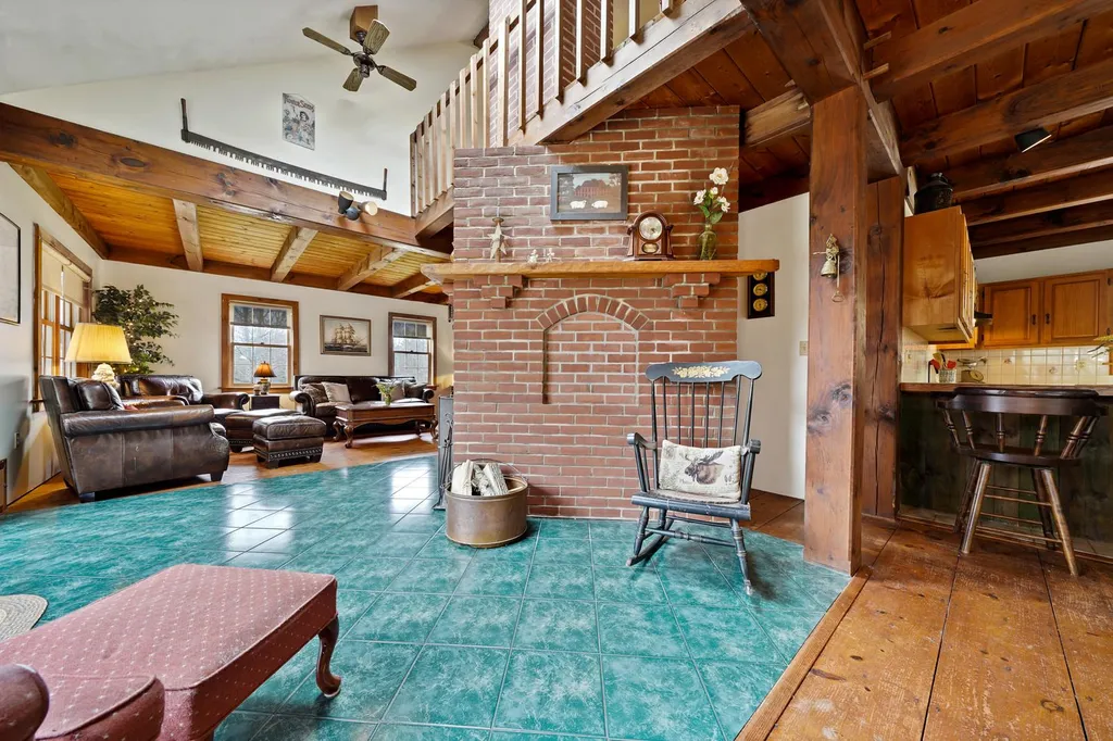 39 Perry Road Deerfield NH 03037