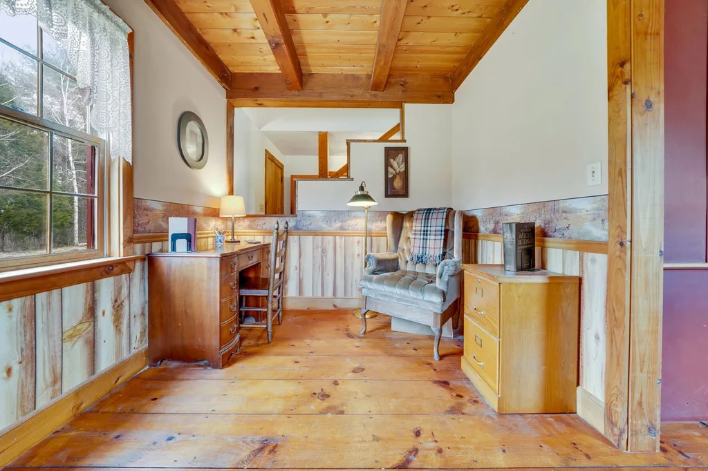 39 Perry Road Deerfield NH 03037
