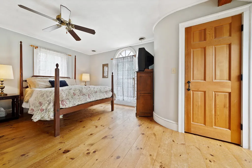 39 Perry Road Deerfield NH 03037