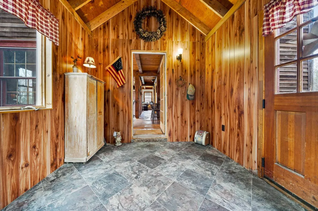 39 Perry Road Deerfield NH 03037