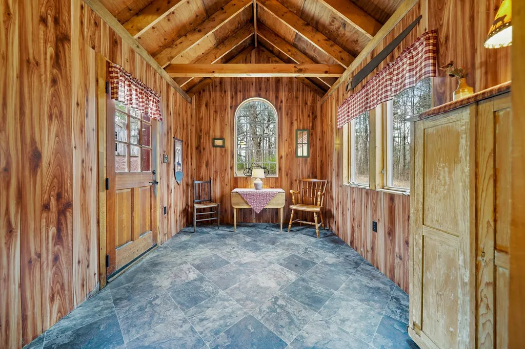 39 Perry Road Deerfield NH 03037