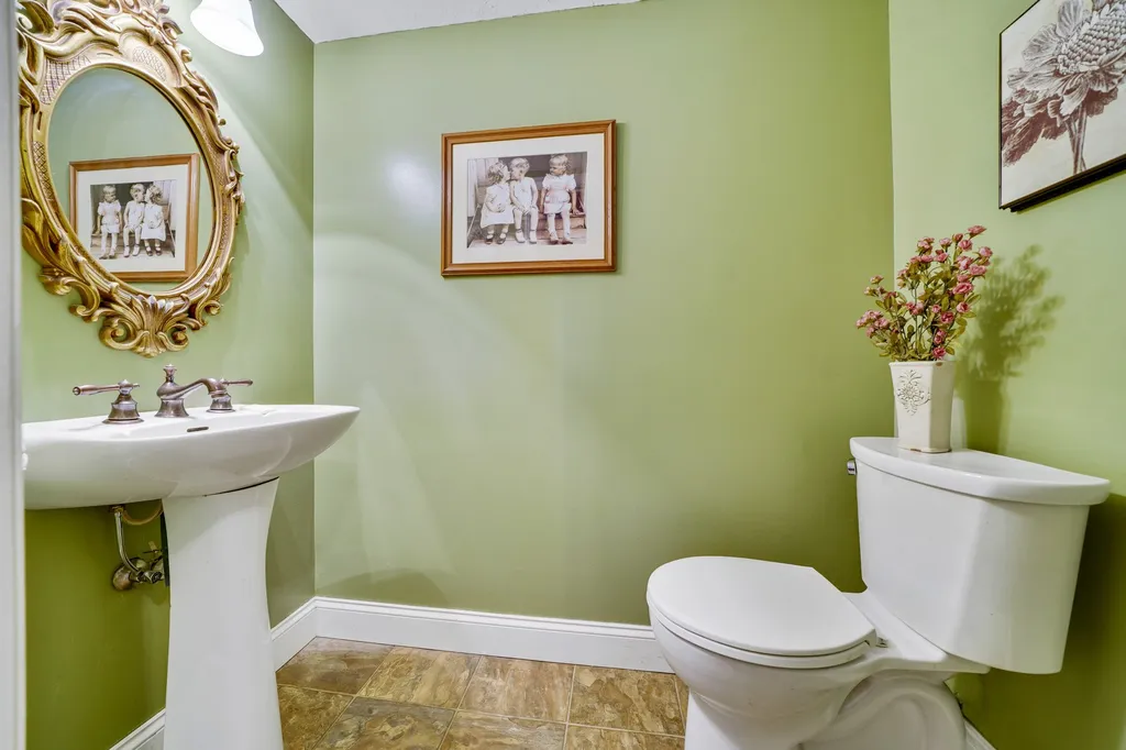 39 Perry Road Deerfield NH 03037