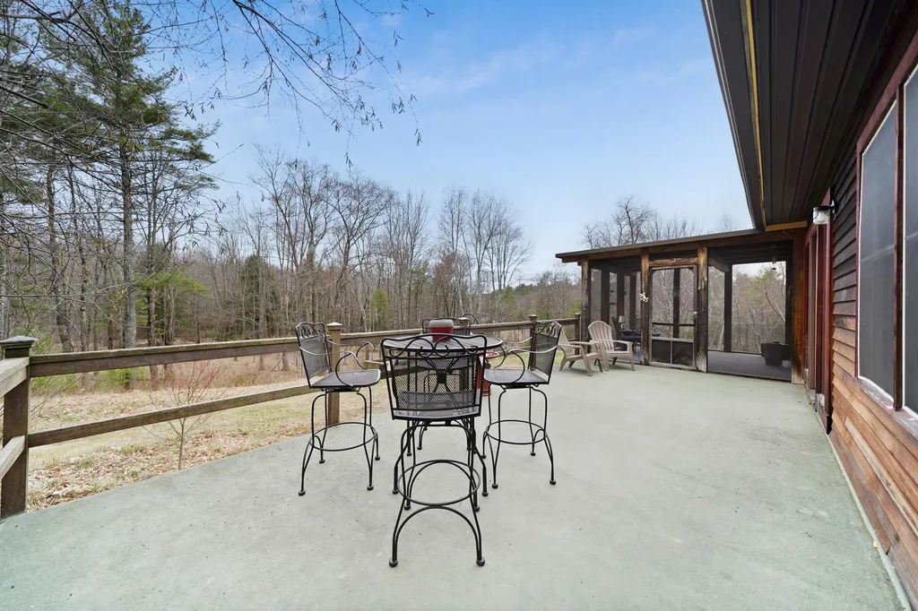 39 Perry Road Deerfield NH 03037