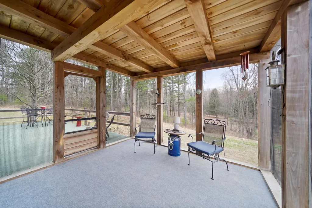 39 Perry Road Deerfield NH 03037