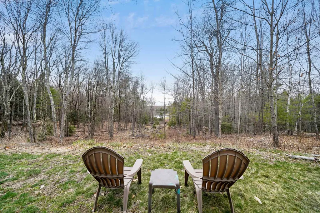 39 Perry Road Deerfield NH 03037