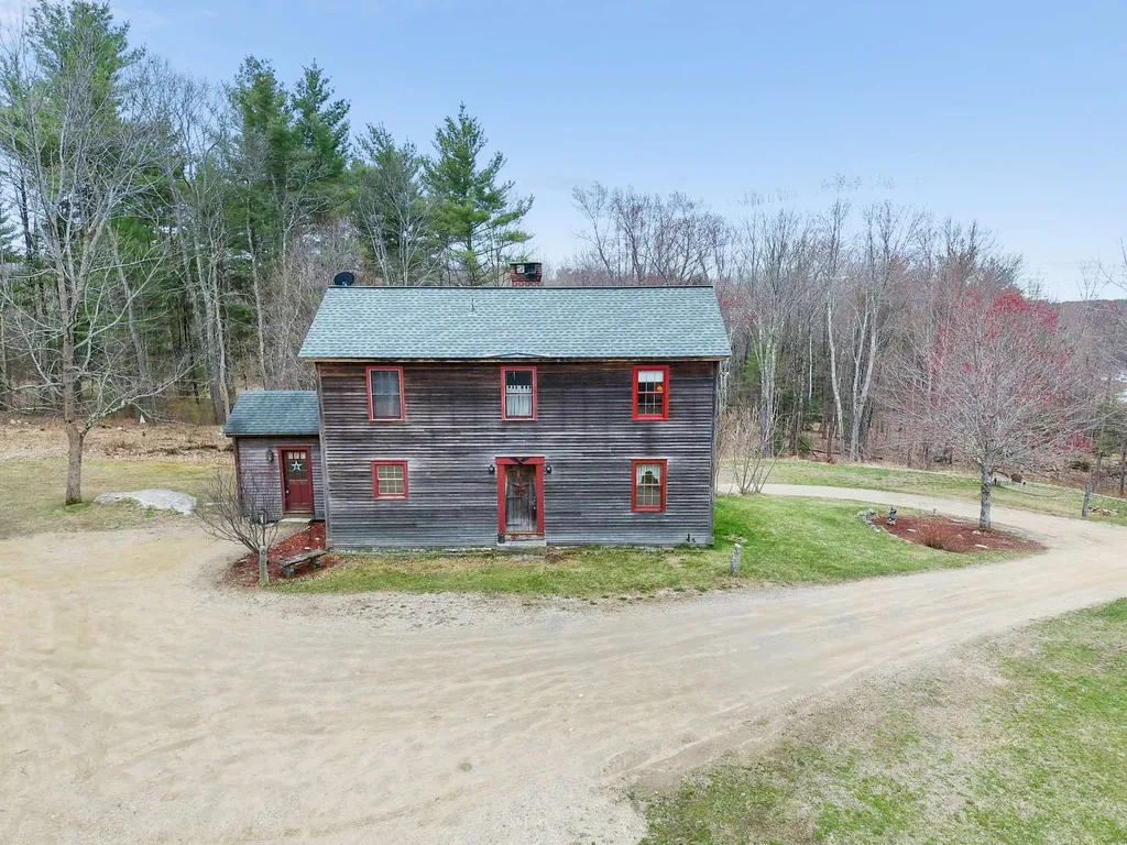 39 Perry Road Deerfield NH 03037