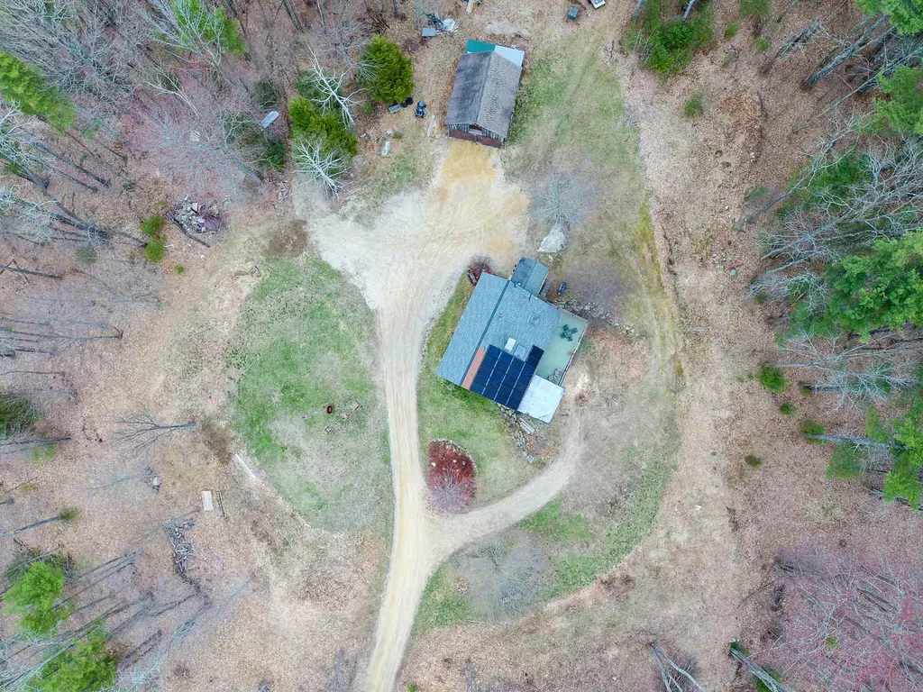 39 Perry Road Deerfield NH 03037