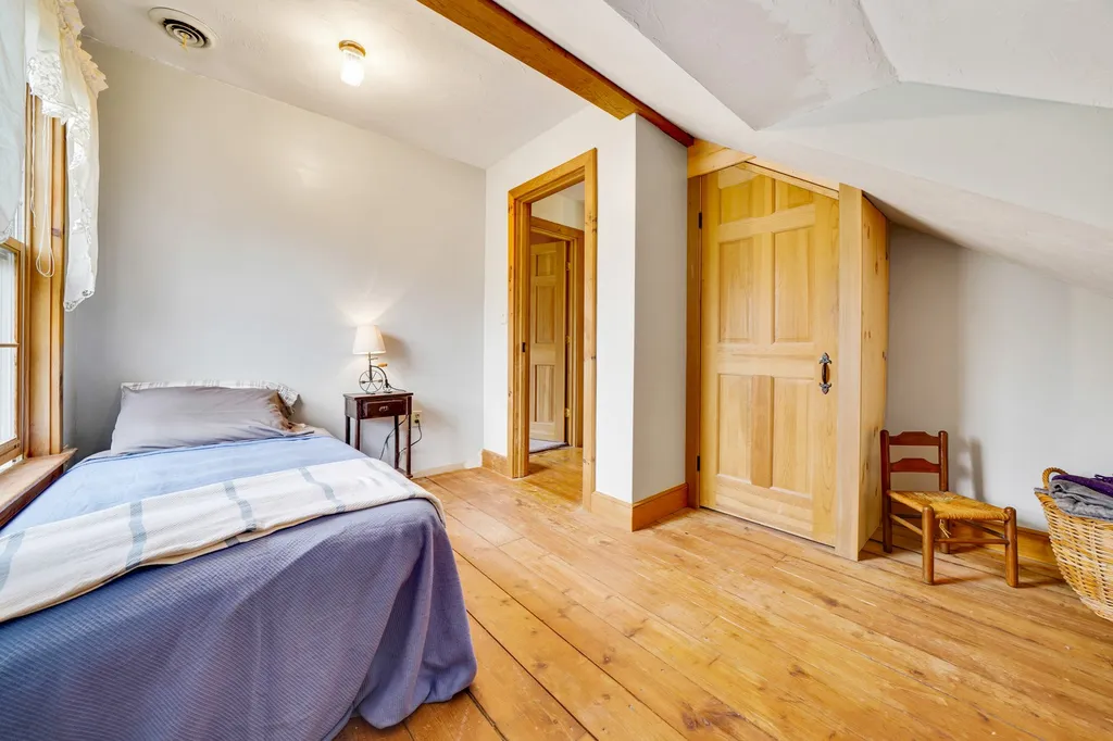 39 Perry Road Deerfield NH 03037