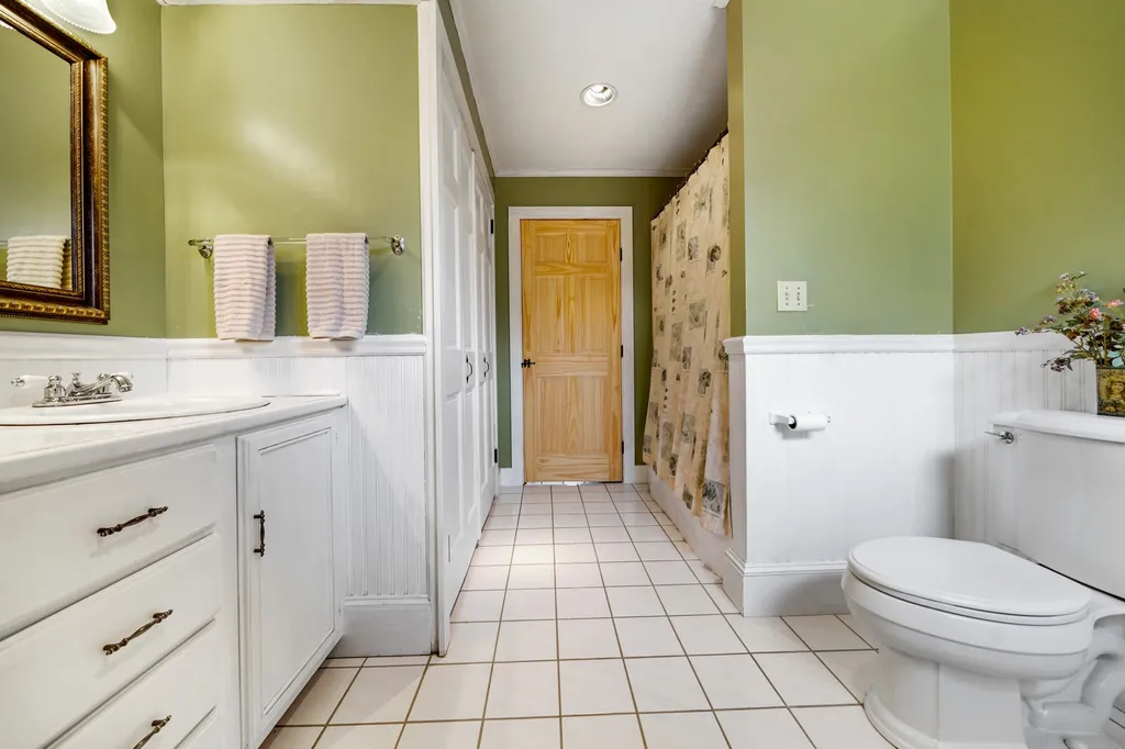 39 Perry Road Deerfield NH 03037