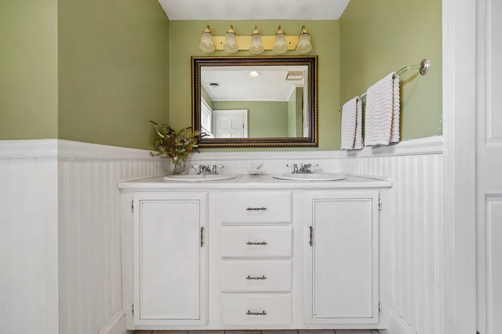 39 Perry Road Deerfield NH 03037