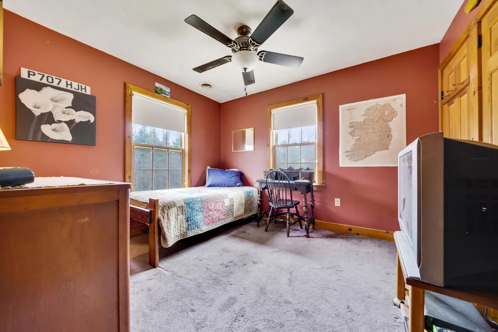 39 Perry Road Deerfield NH 03037