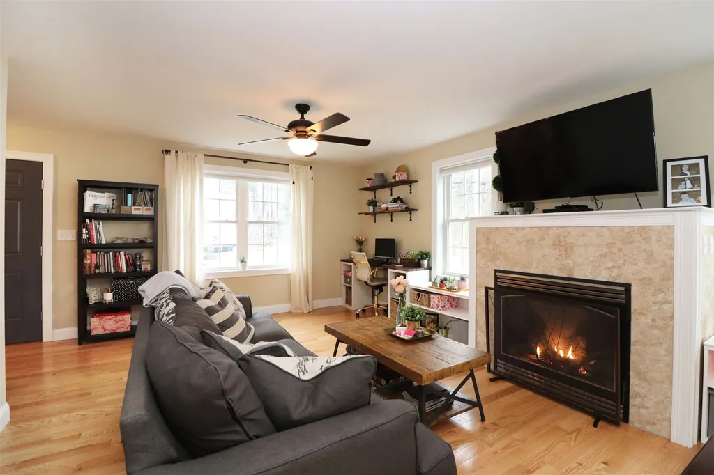 10 Mclaughlin Avenue Salem NH 03079