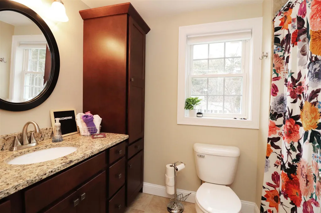 10 Mclaughlin Avenue Salem NH 03079